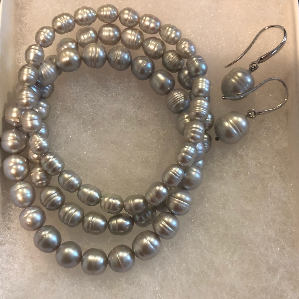 Freshwater pearl bracelet and earrings - Picture 1 of 6
